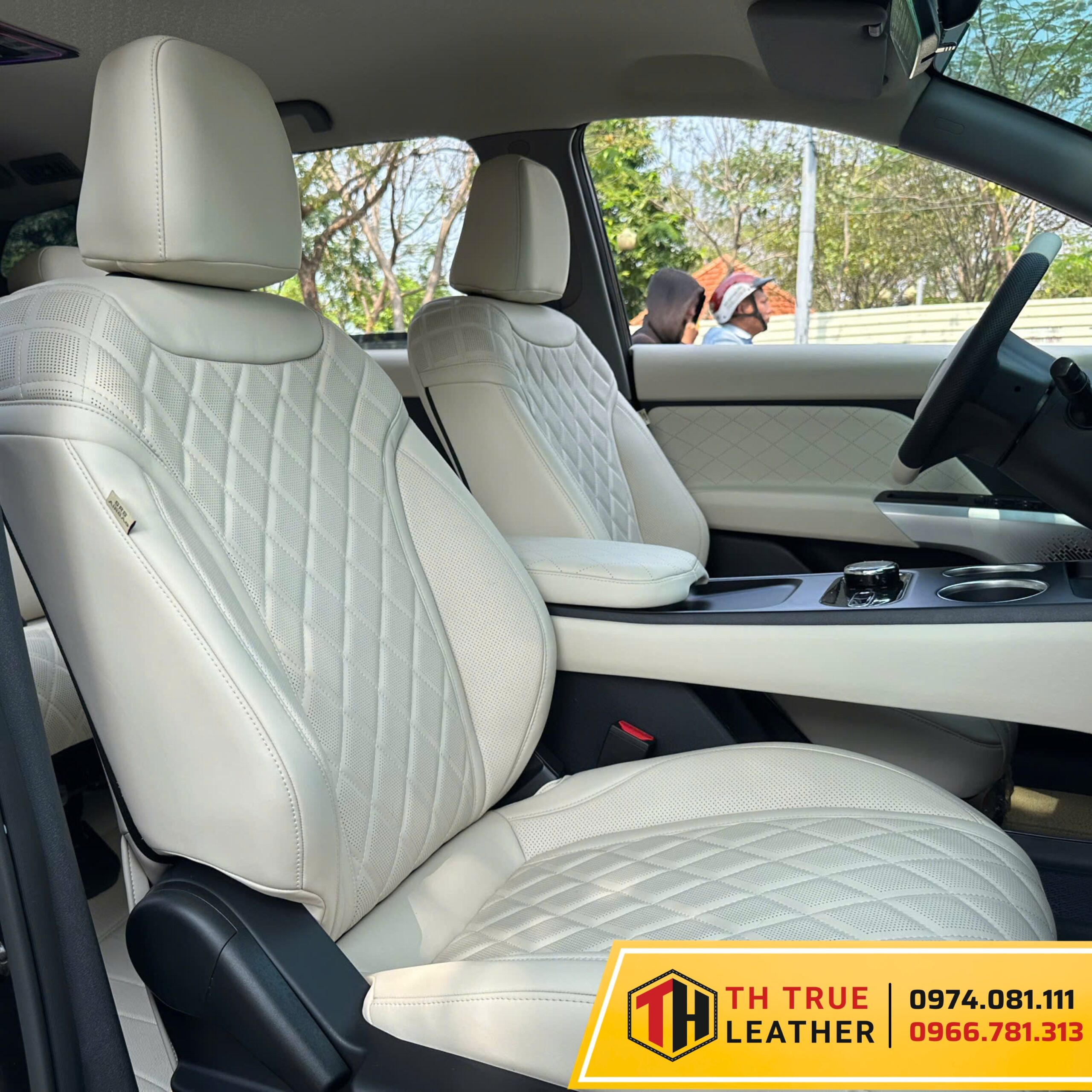 Bọc ghế da ô tô tone màu trắng cho xe Limo Green