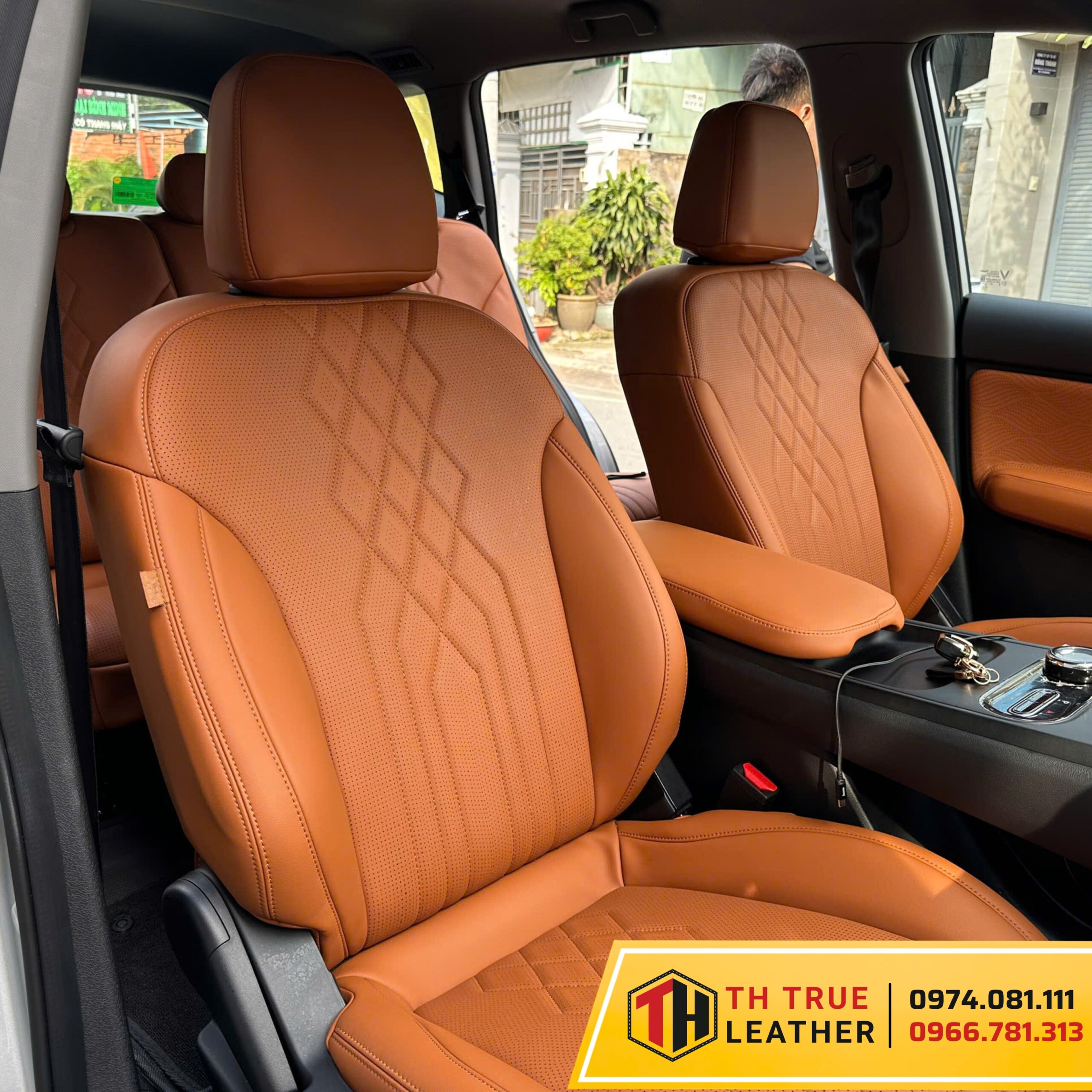 Bọc ghế da ô tô tone màu da bò cho xe Limo Green